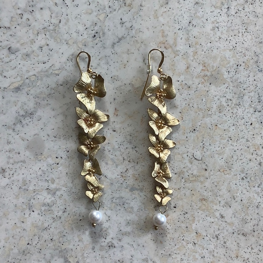 Very special pearl and gold plated floral drop earring. NWOT